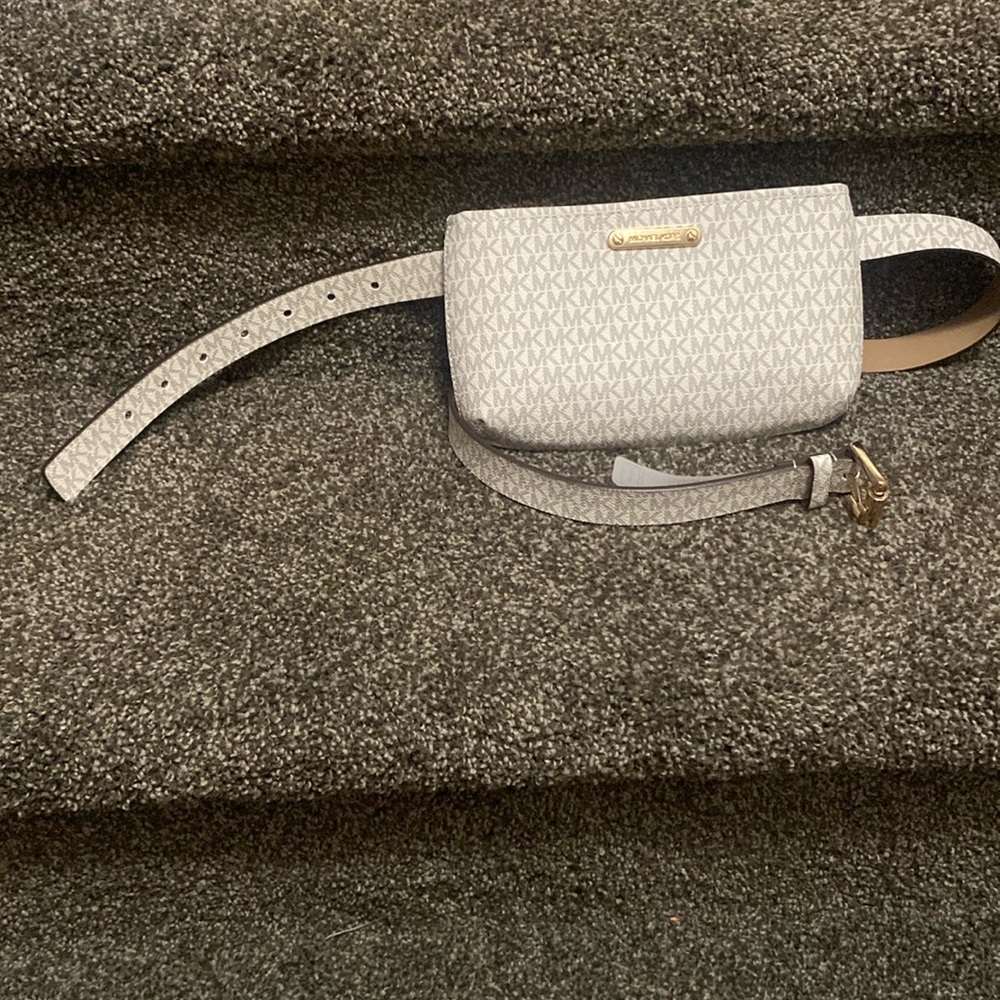 Final price drop!!!!Michael Kors fanny pack